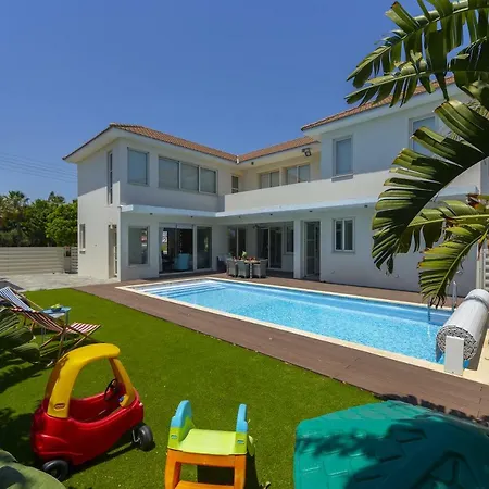 Marisol Kiti * Larnaca