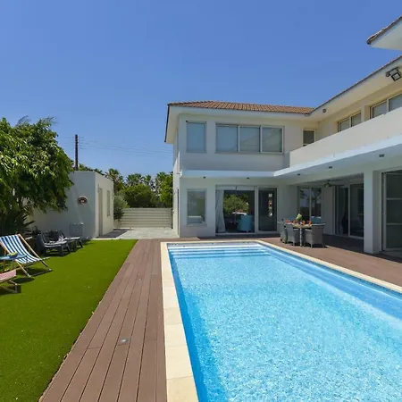 Marisol Kiti Villa