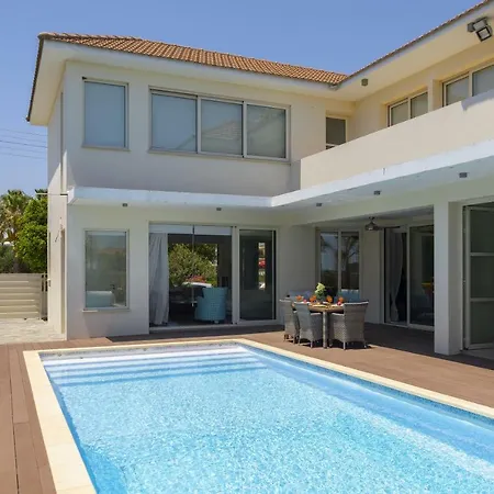 Marisol Kiti * Larnaca