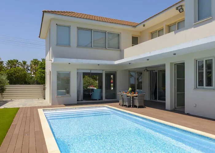 Marisol Kiti * Larnaca