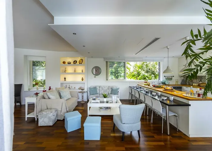 Marisol Kiti Villa *