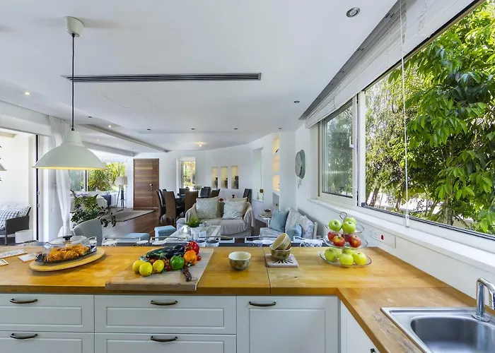 Marisol Kiti Larnaca