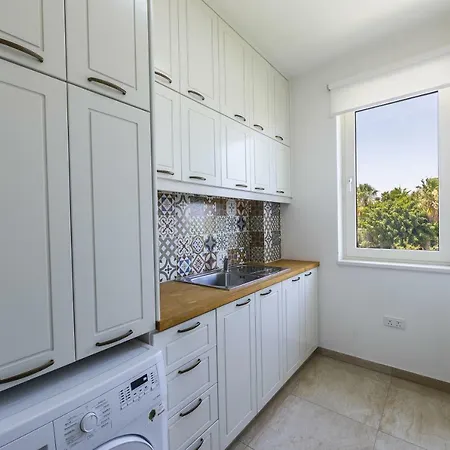 Marisol Kiti * Larnaca