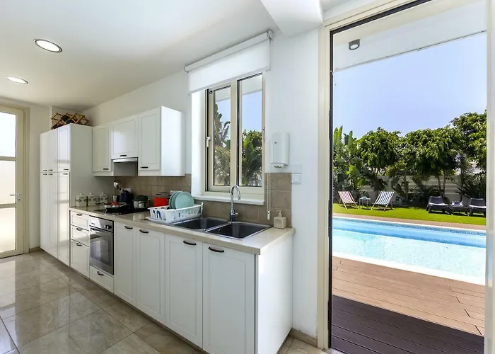 Marisol Kiti וילה לרנקה