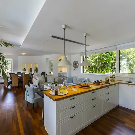 Marisol Kiti * Larnaca